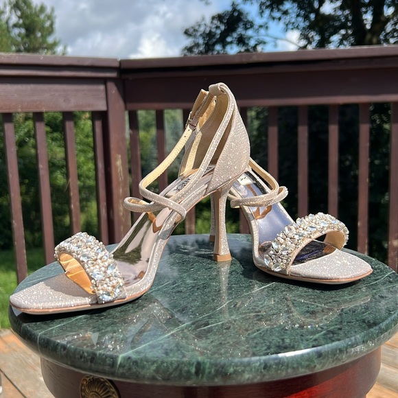 Badgley Mischka Nala Curvy Stiletto Heel - Picture 8 of 8